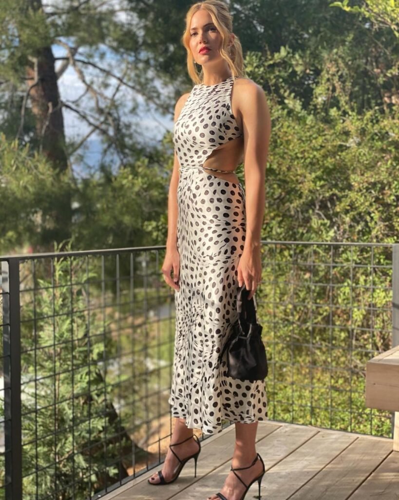 Mandy Moore Height 2024 : "Standing Tall: The Mysterious Elevation of Mandy Moore Unveiled!"