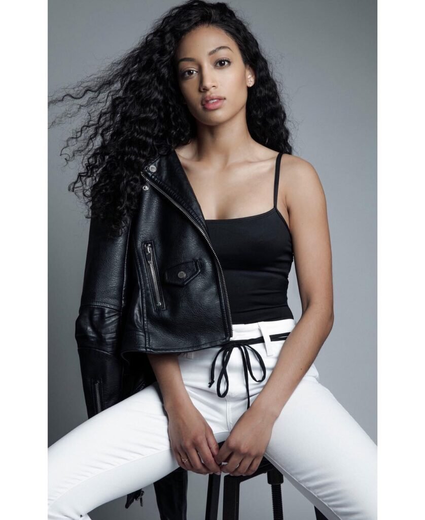 What nationality is Samantha Logan ? Know all about her Age , Career, height and more !