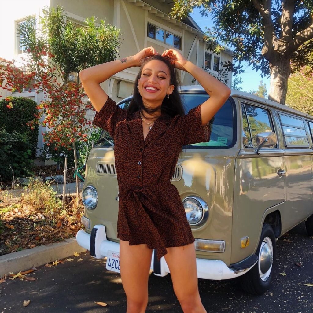 Samantha Logan : Lifestyle, Networth, Biography and more