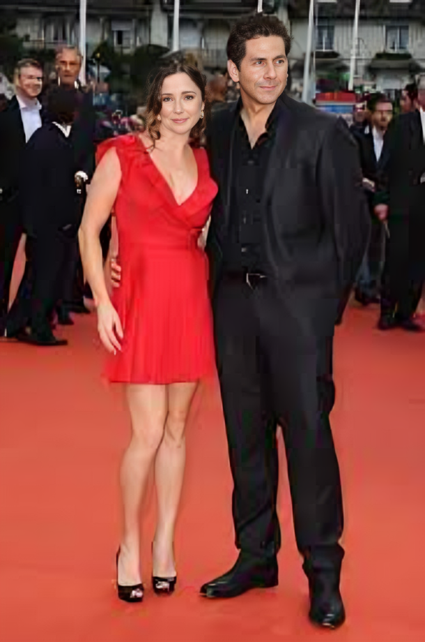 Linda Cardellini Husband 2024: "Mystery Solved: The Hidden Life of Linda Crdelini's Husband - What You Never Knew!"Linda Cardellini Husband
