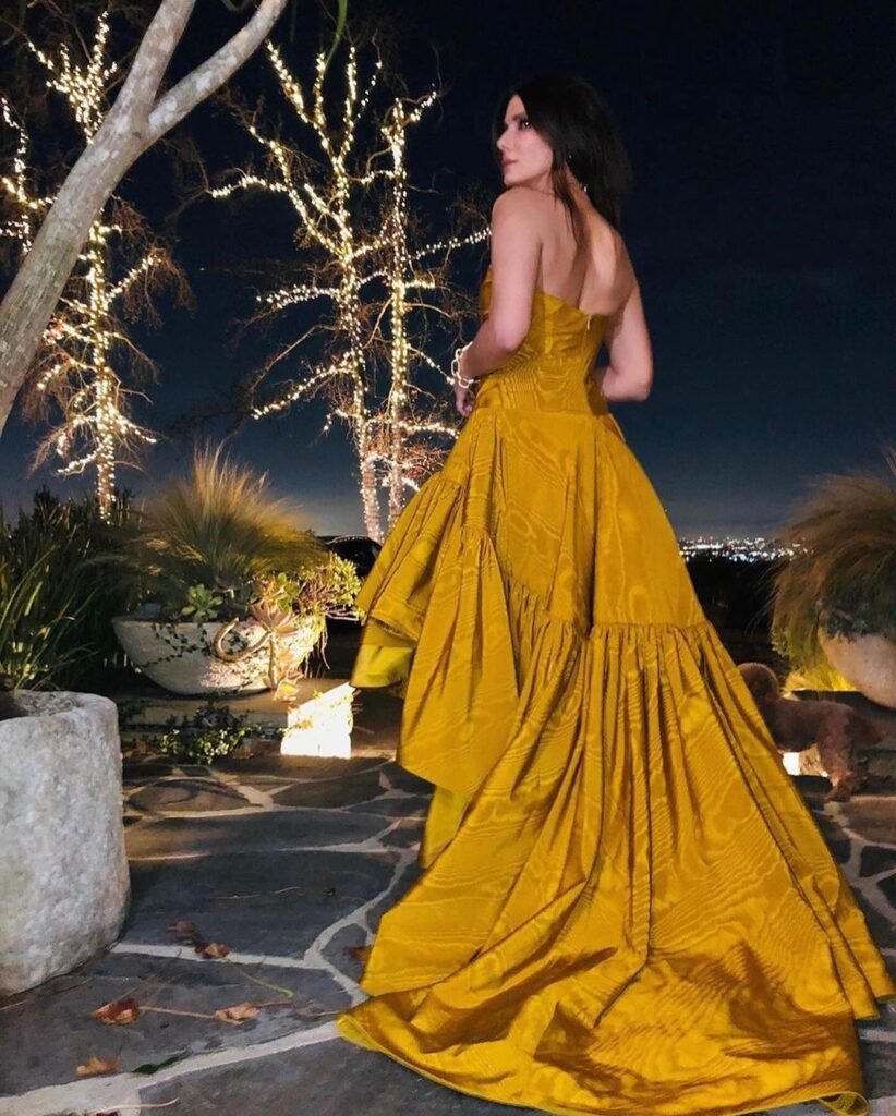 Sandra Bullock Height 2024 : "From Gravity to Glamour: How Sandra Bullock's Height Rules the Red Carpet!"